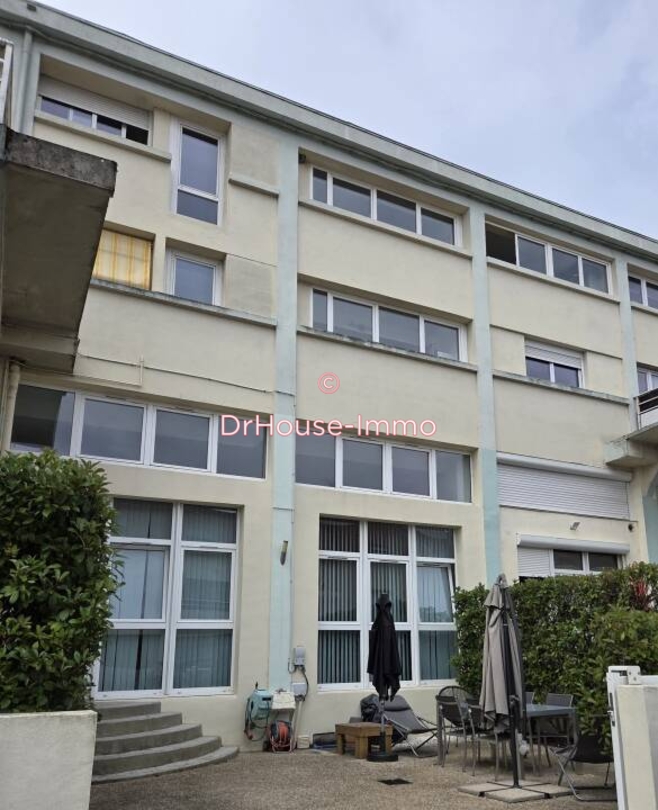 Photo 1 : Vente Appartement 3 pièces Saint-Julien-les-Villas 70 m²
