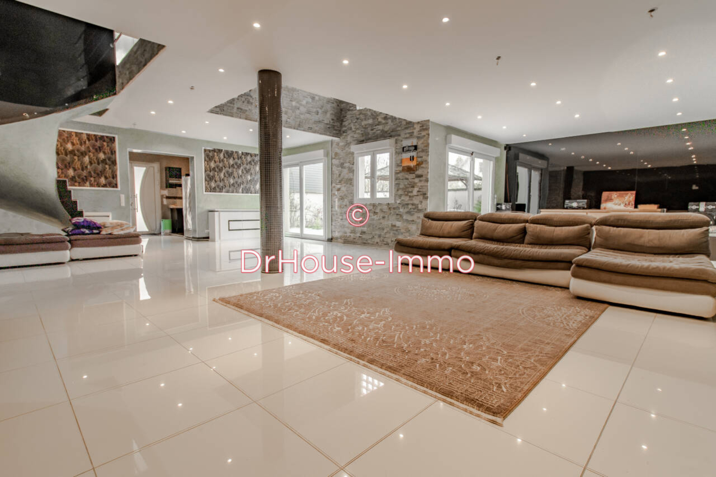 Photo 2 : Vente Maison 9 pièces Épône 250 m²