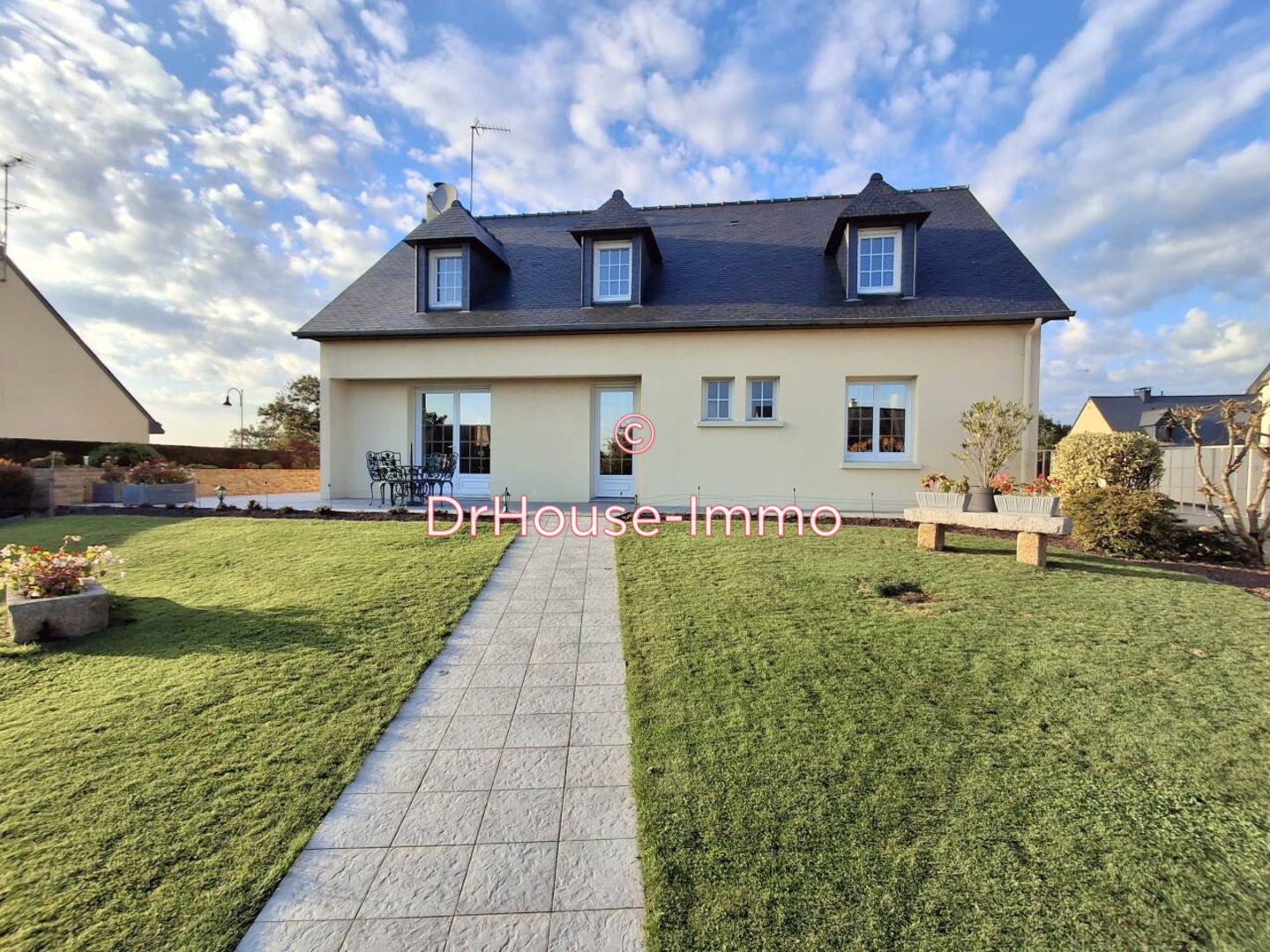 Photo 1 : Vente Maison 6 pièces Moulines 145 m²