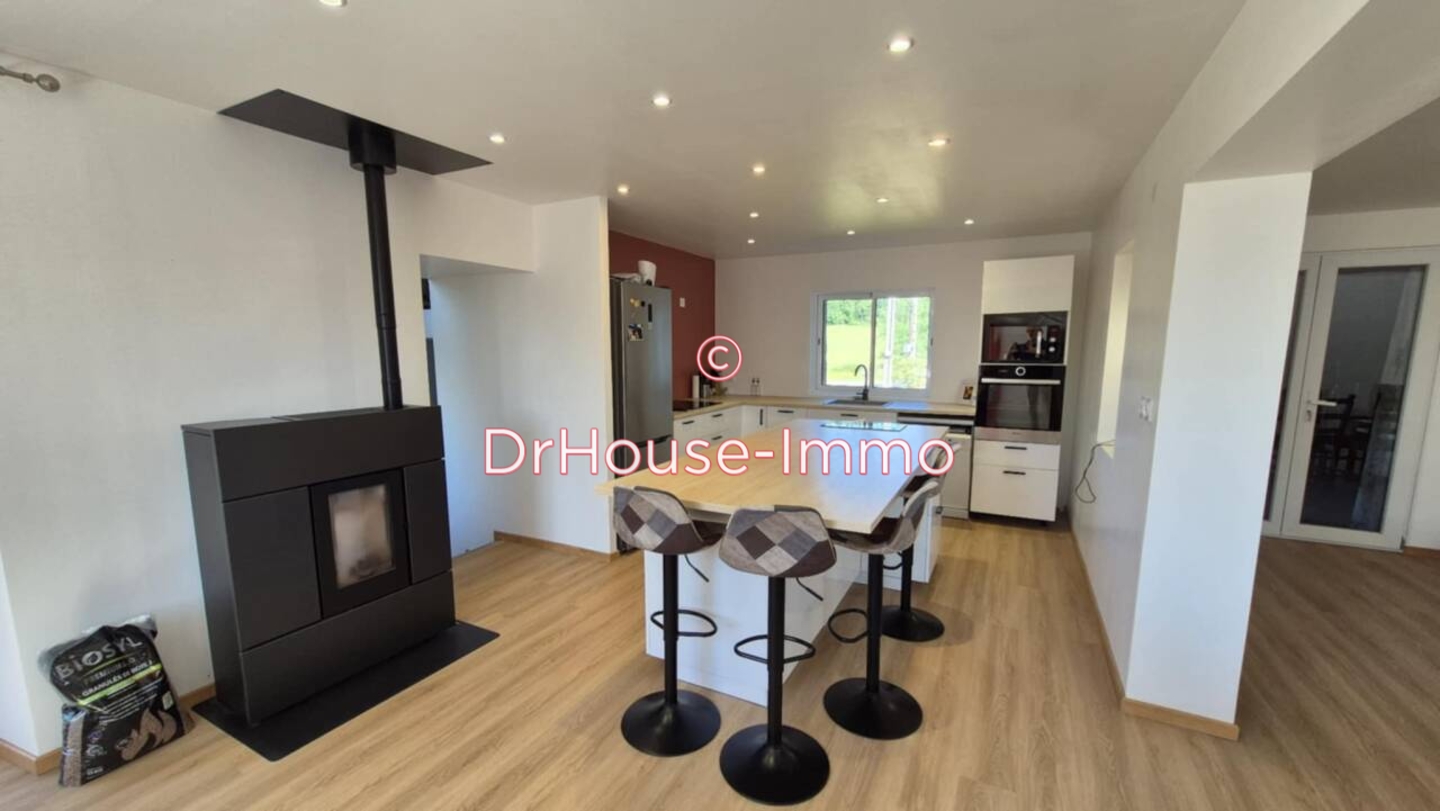 Photo 2 : Vente Maison 5 pièces Saint-Étienne-sur-Usson 88 m²
