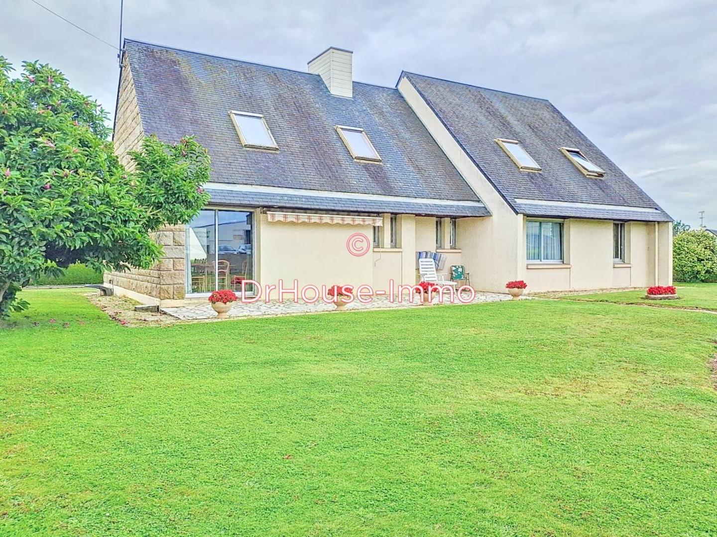 Photo 1 : Vente Maison 4 pièces Saint-Hilaire-du-Harcouët 150 m²
