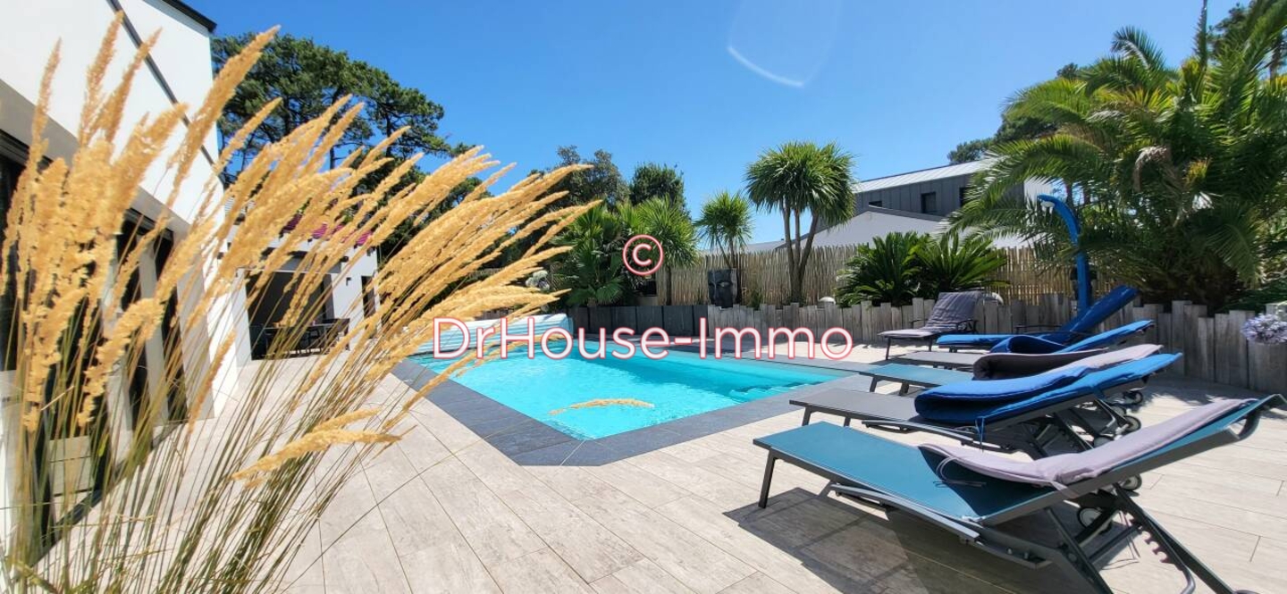 Photo 1 : Vente Maison 8 pièces Jard-sur-Mer 204 m²