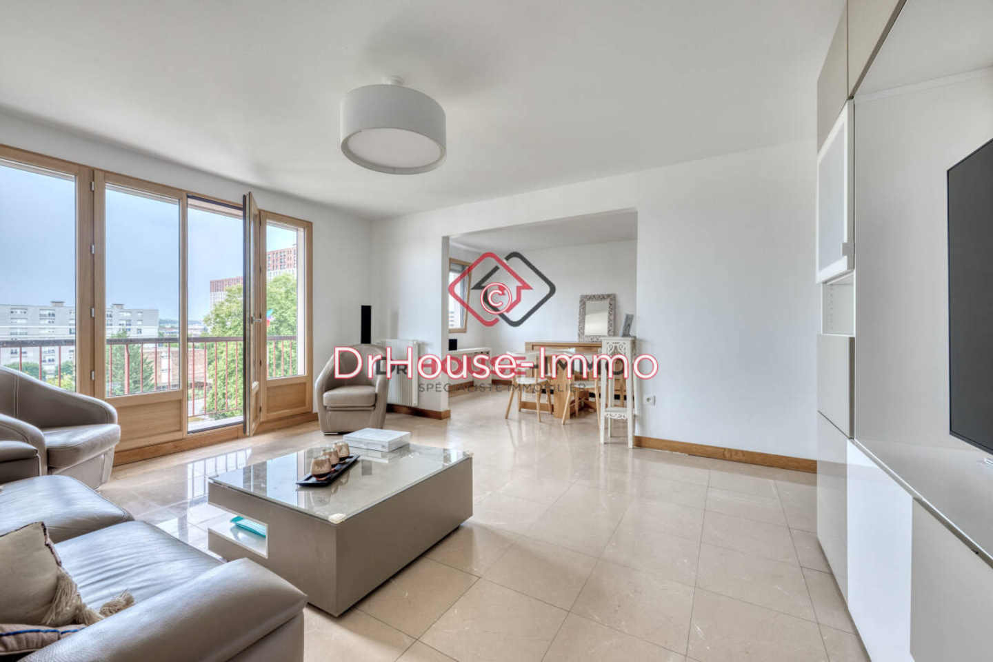 Photo 1 : Vente Appartement 6 pièces Neuilly-sur-Marne 109 m²