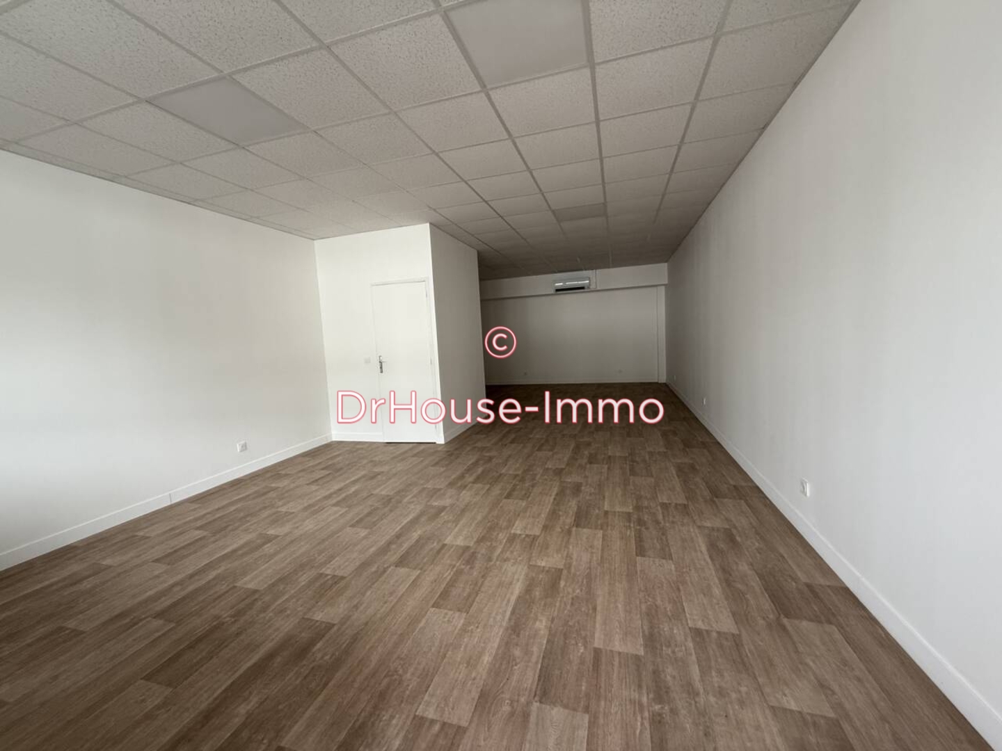 Photo 3 : Vente Commerce 1 pièce Serris 50 m²