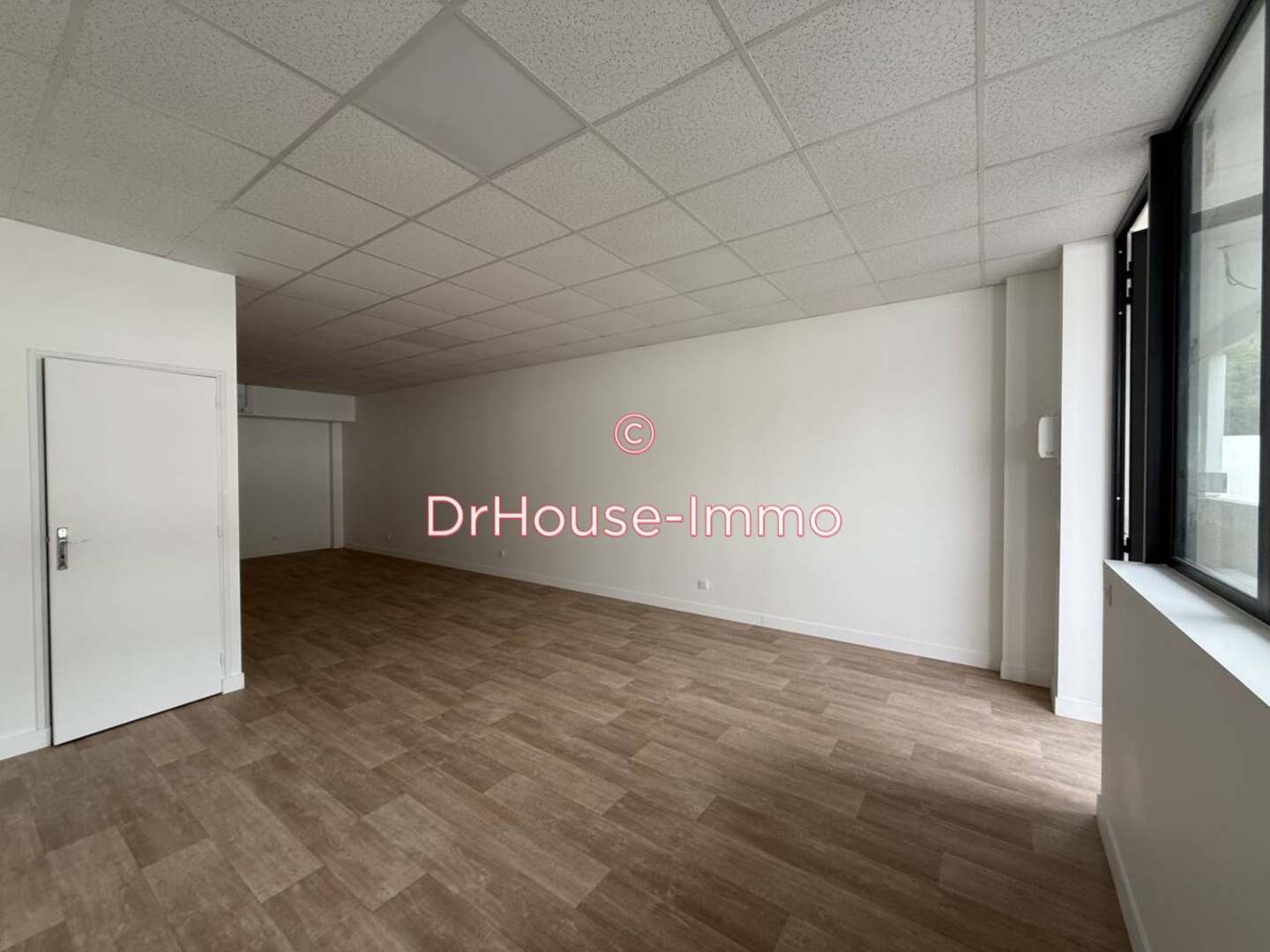 Photo 2 : Vente Commerce 1 pièce Serris 50 m²