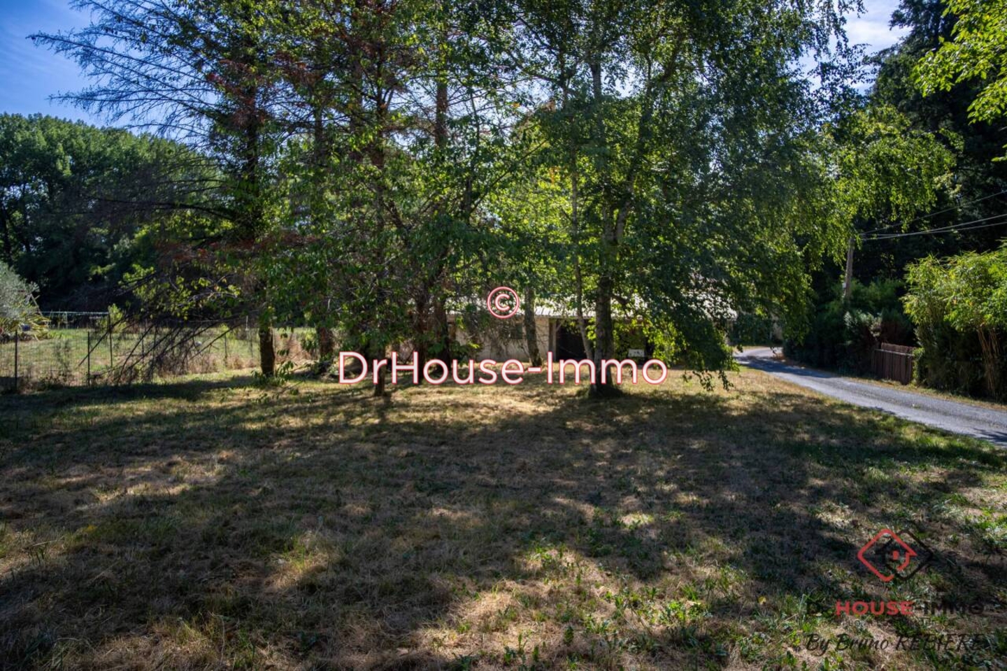 Photo 2 : Vente Terrain  Saint-Germain-du-Salembre 1218 m²