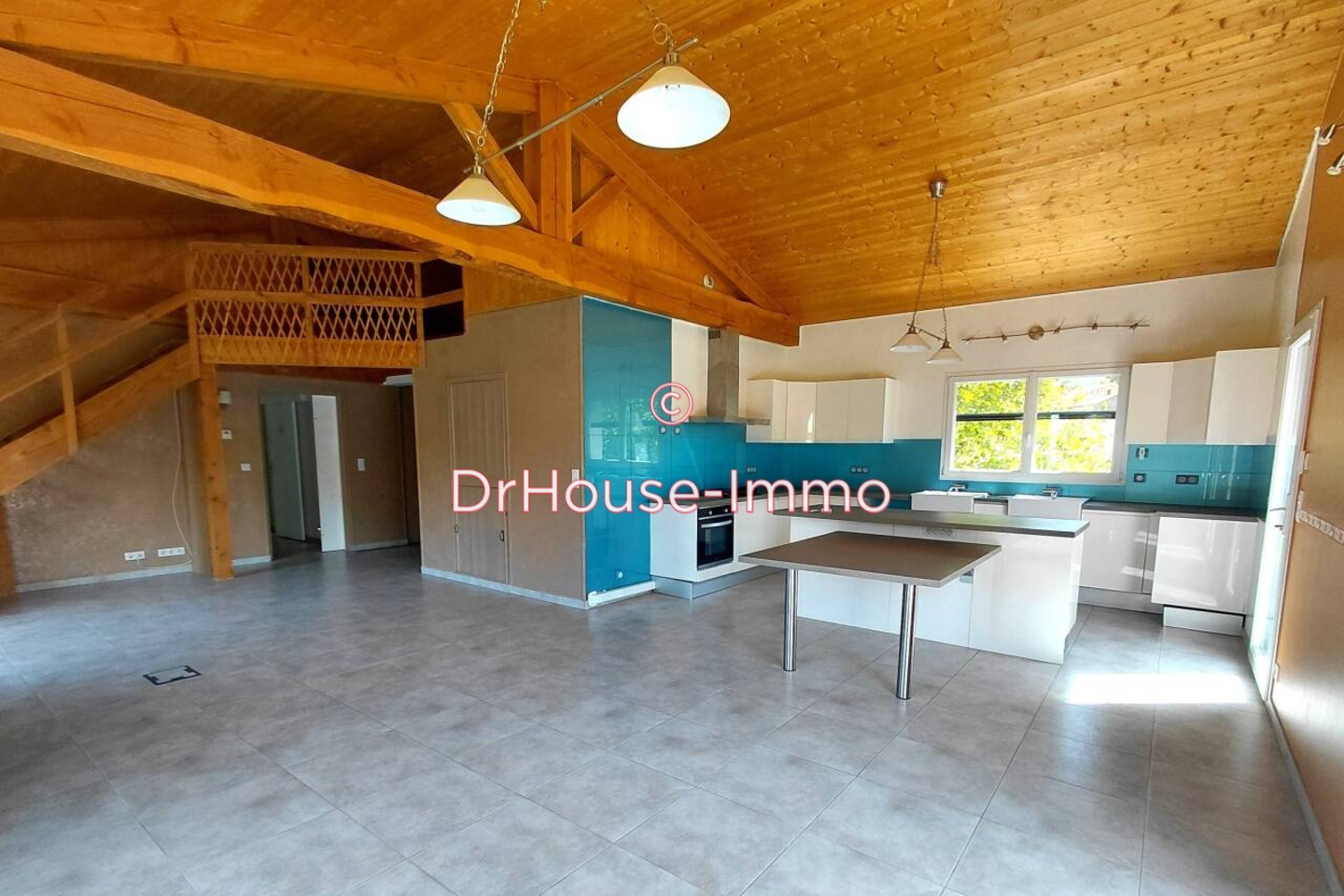 Photo 2 : Vente Maison 6 pièces Bourdeaux 167 m²