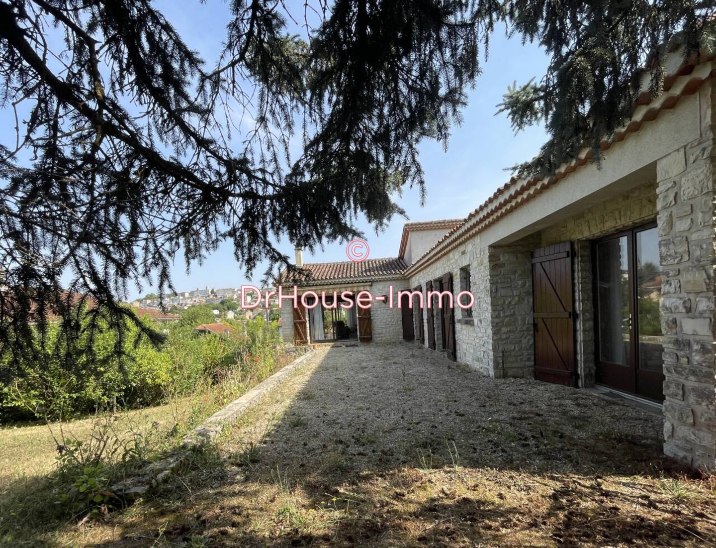 Photo 1 : Vente Maison 6 pièces Angoulême 162 m²