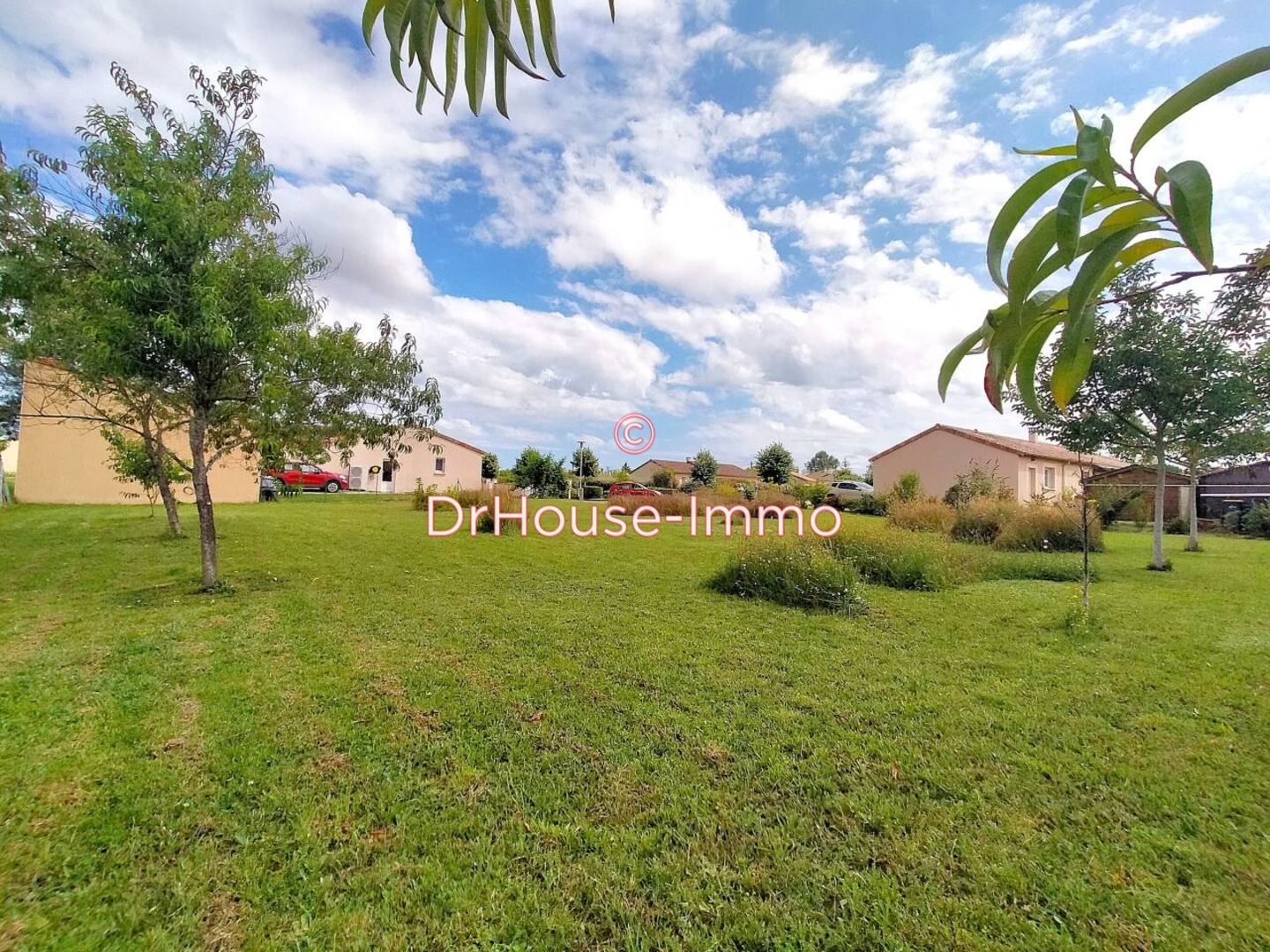 Photo 2 : Vente Terrain  L'Isle-Jourdain 1024 m²