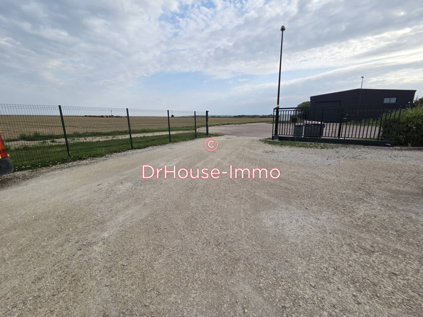 Photo 2 : Vente Local d'activités Saint-Lyé 255 m²