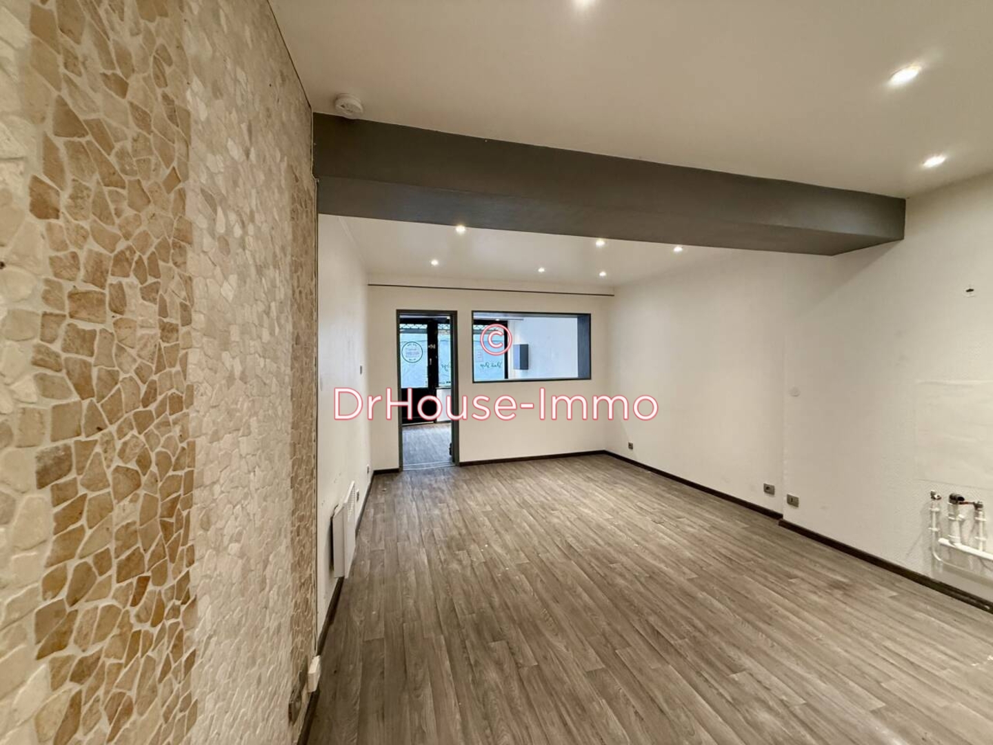 Photo 1 : Vente Commerce 2 pièces Meaux 33 m²