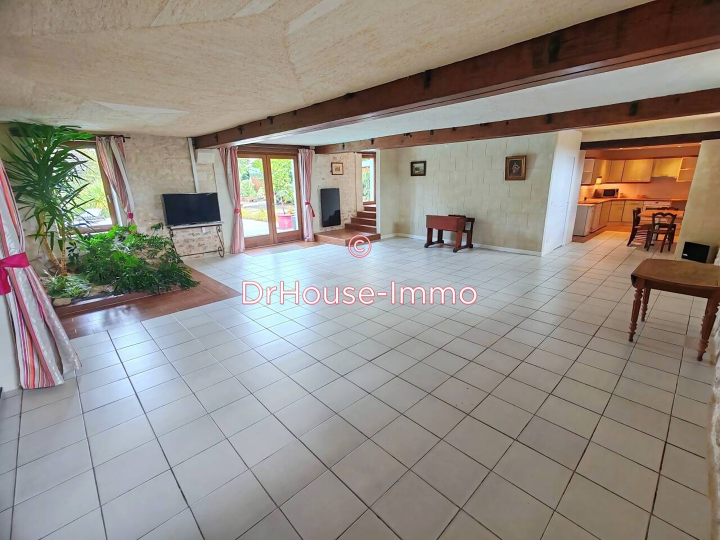 Photo 3 : Vente Maison 11 pièces Port-de-Piles 375 m²