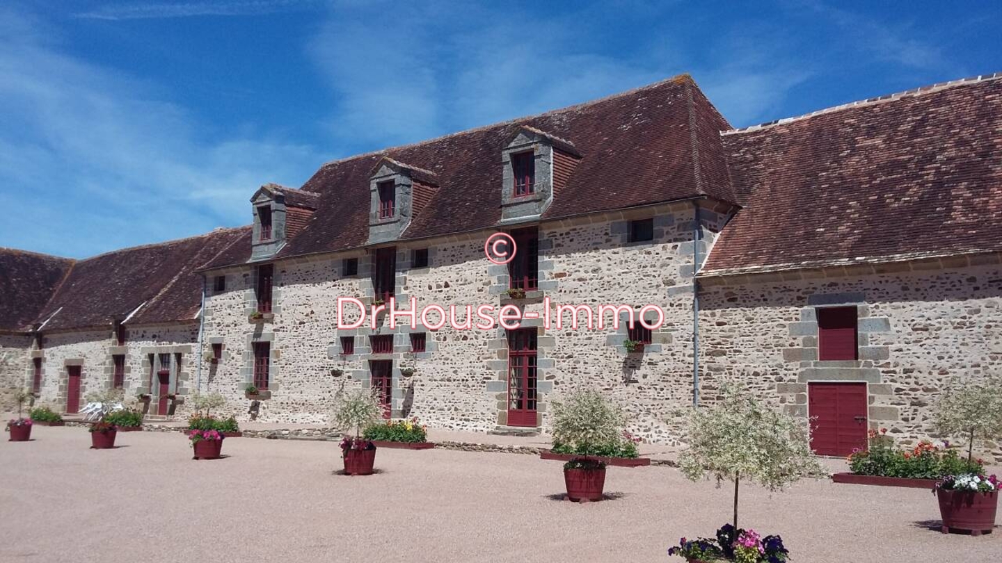 Photo 1 : Vente Château 7 pièces Joué-du-Plain 305 m²