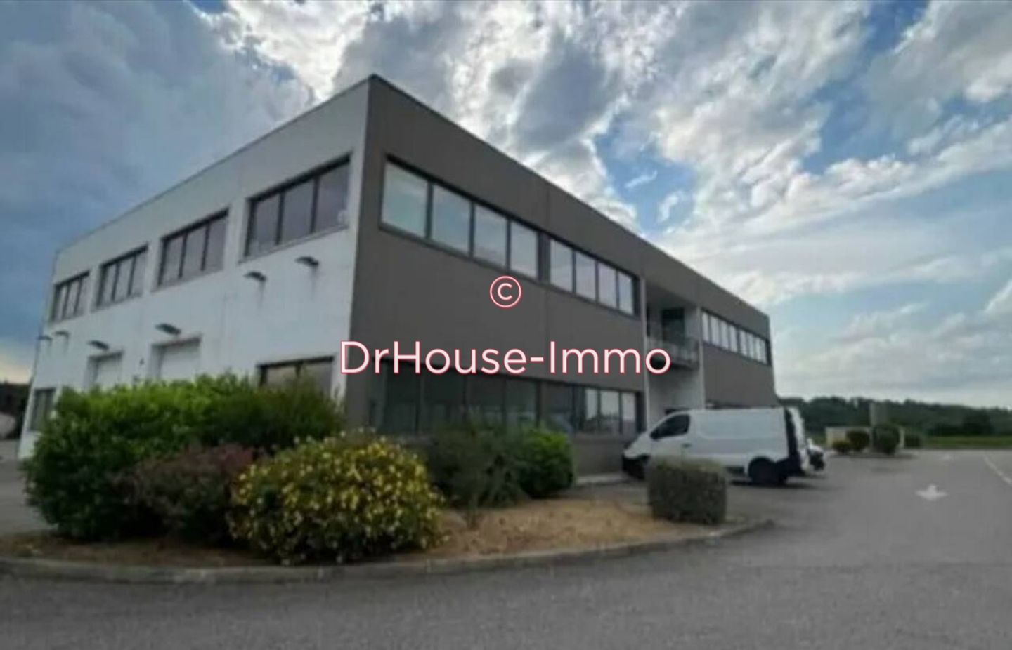 Photo 2 : Vente Bureau Cailloux-sur-Fontaines 76 m²