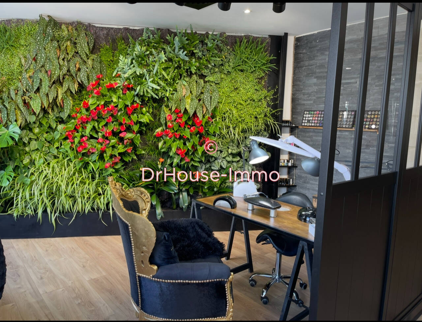 Photo 2 : Vente Commerce 9 pièces Château-la-Vallière 180 m²