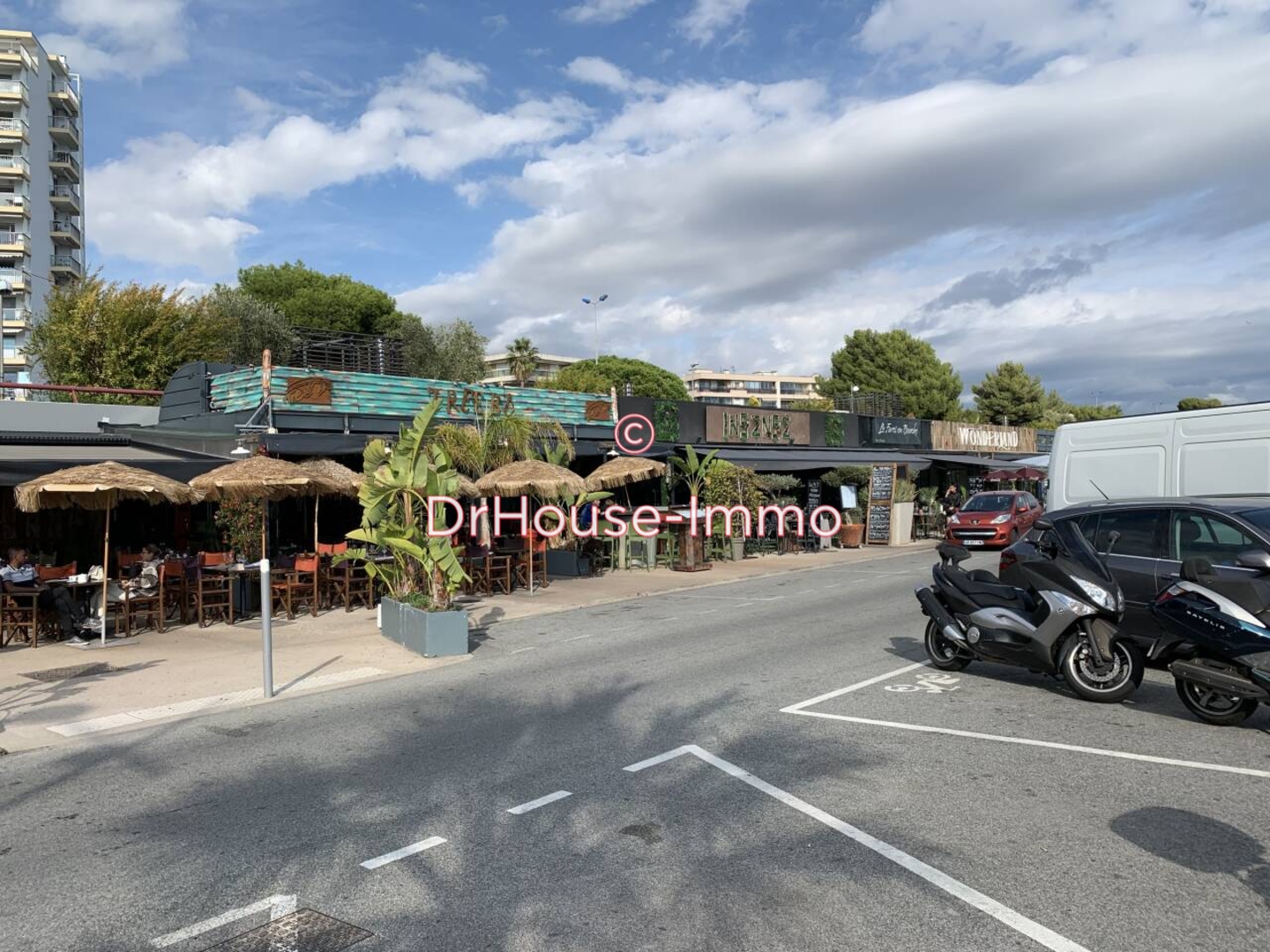 Photo 1 : Vente Commerce  Saint-Laurent-du-Var 180 m²