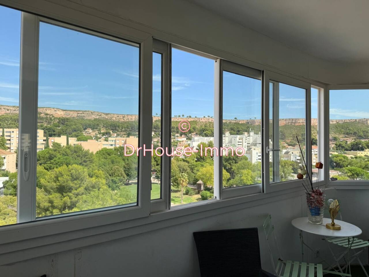 Photo 2 : Vente Appartement 2 pièces Vitrolles 61 m²