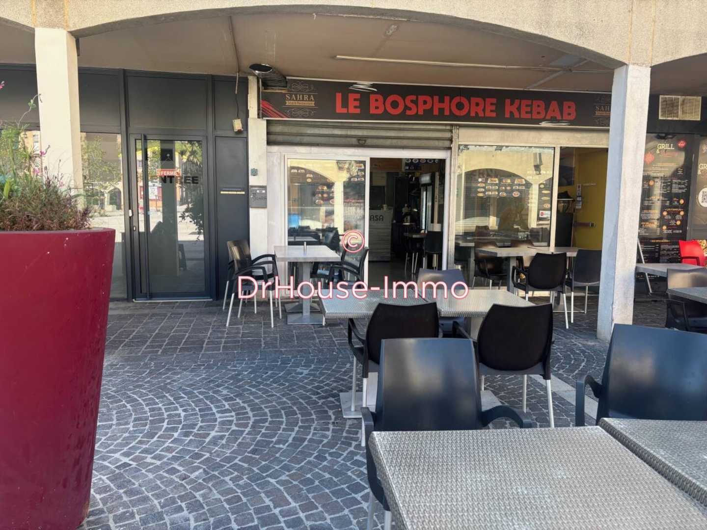 Photo 1 : Vente Commerce 1 pièce Vitrolles 52 m²