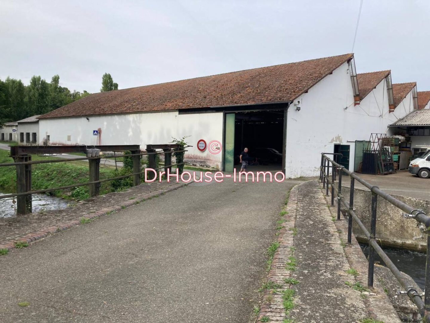Photo 1 : Vente Bureau 2 pièces Nonancourt 1487 m²