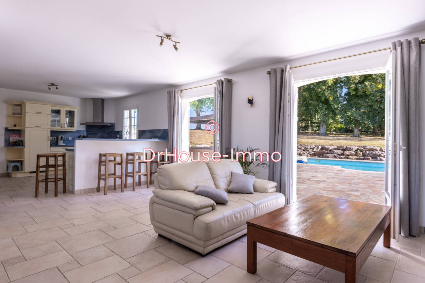 Photo 2 : Vente Maison 8 pièces Prunay-le-Temple 197 m²