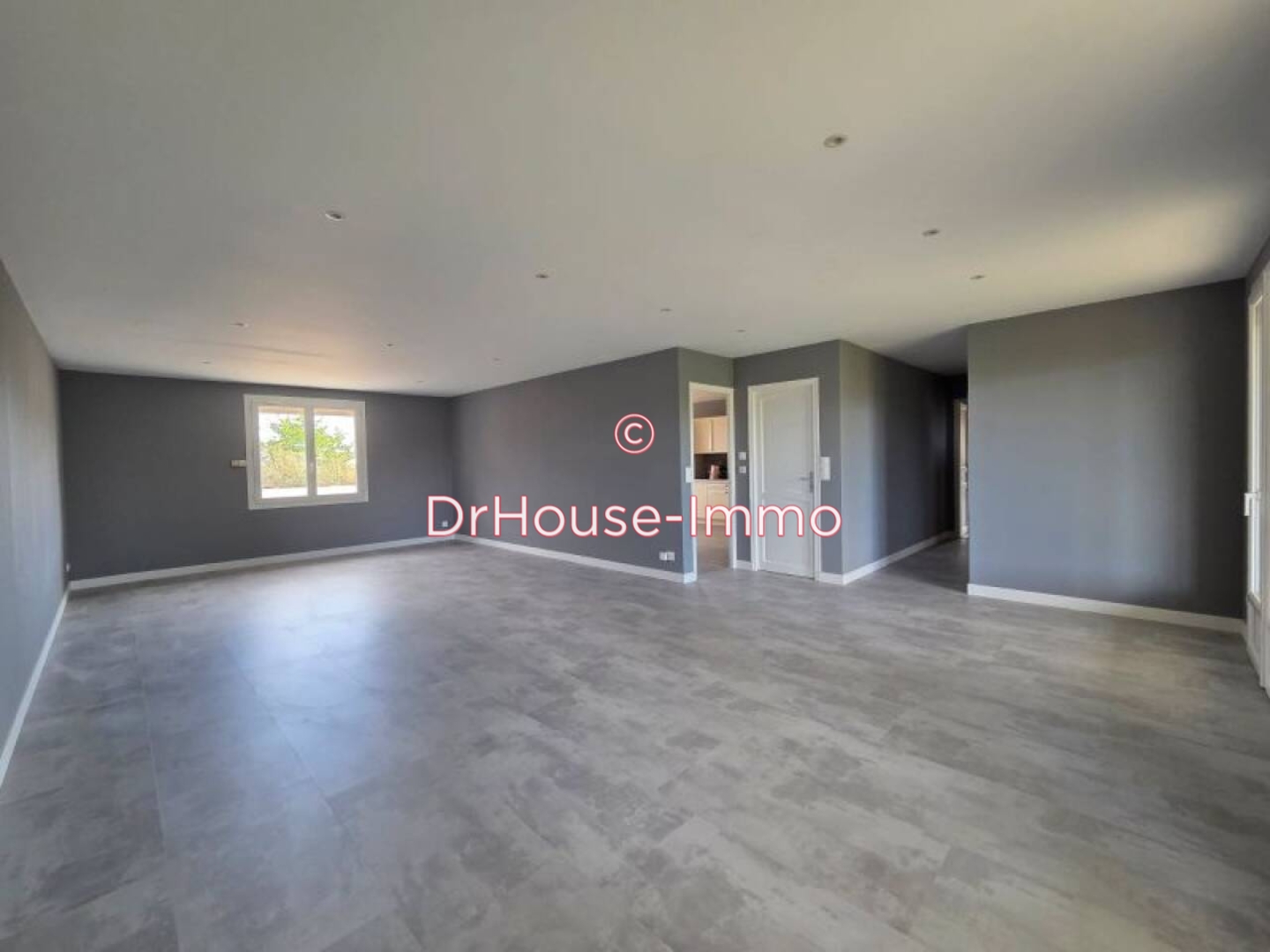 Photo 3 : Vente Maison 6 pièces Neuville-de-Poitou 154 m²