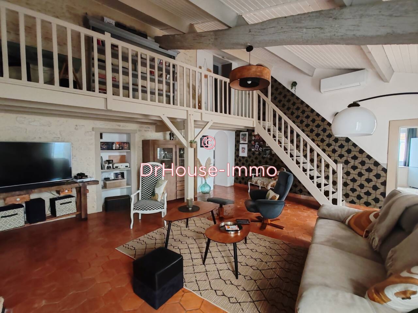 Photo 3 : Vente Maison 7 pièces Sainte-Gemme-la-Plaine 181 m²