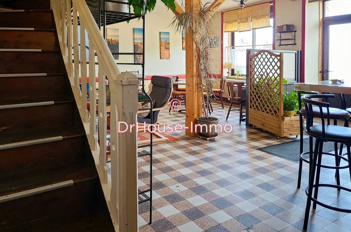 Photo 3 : Vente Maison 8 pièces Saint-Georges-en-Couzan 211 m²