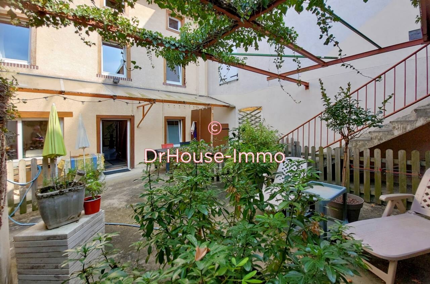 Photo 2 : Vente Maison 8 pièces Saint-Georges-en-Couzan 211 m²
