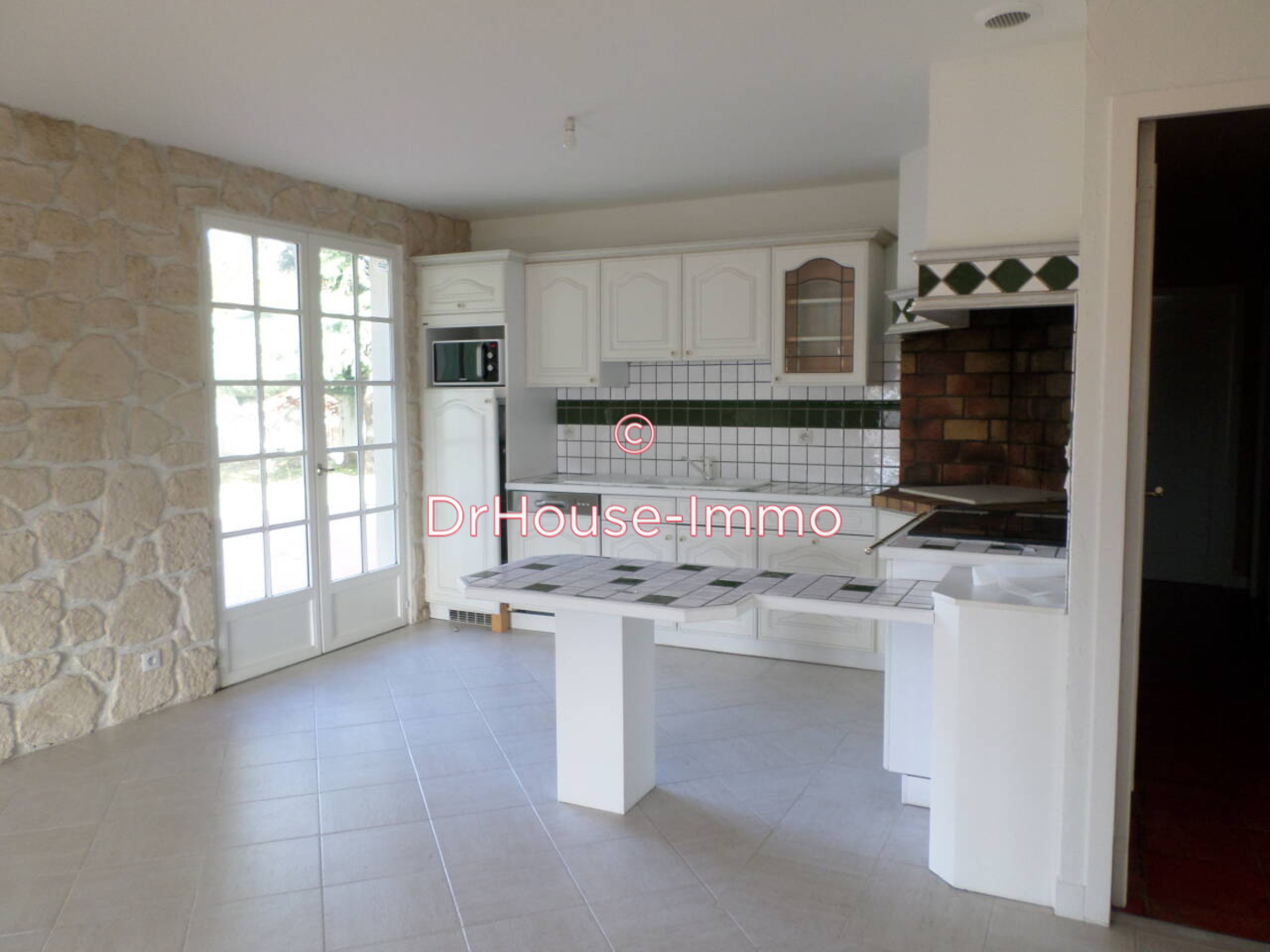 Photo 2 : Vente Maison 6 pièces Saint-Yrieix-sur-Charente 154 m²
