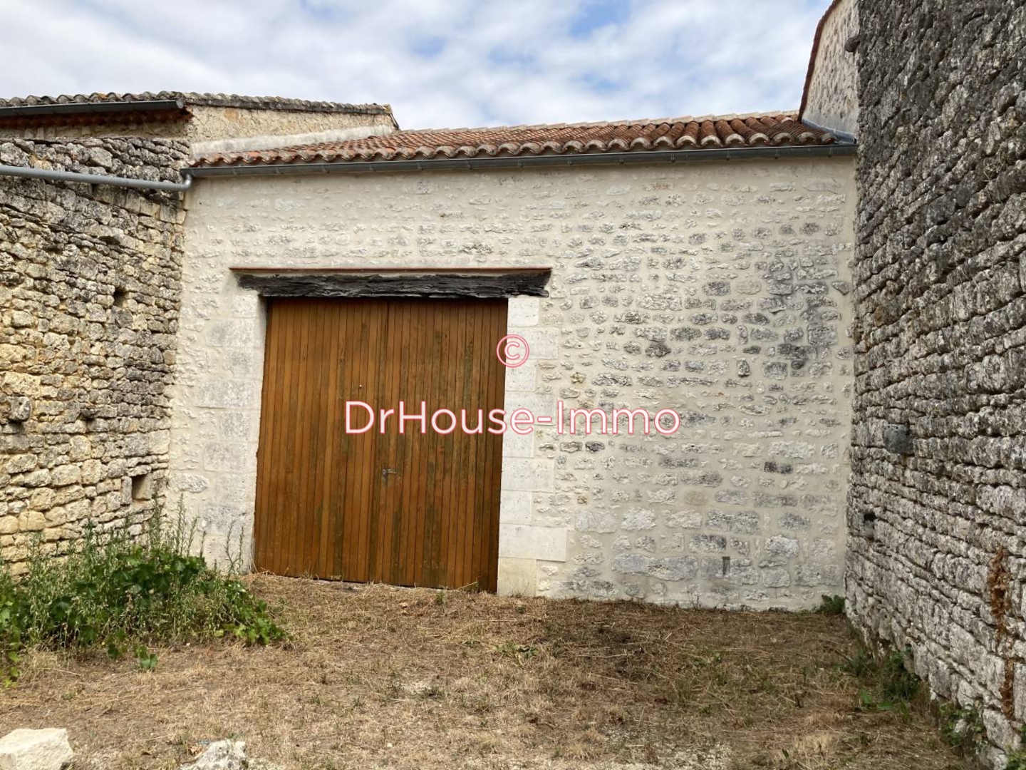 Photo 1 : Vente Grange 3 pièces Soyaux 320 m²
