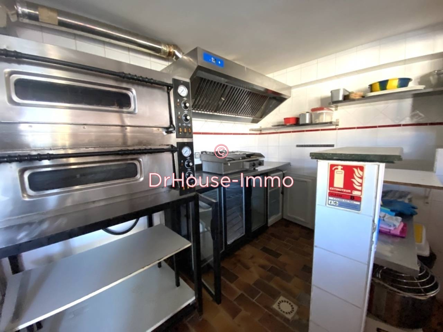 Photo 2 : Vente Commerce 1 pièce Saintes-Maries-de-la-Mer 75 m²