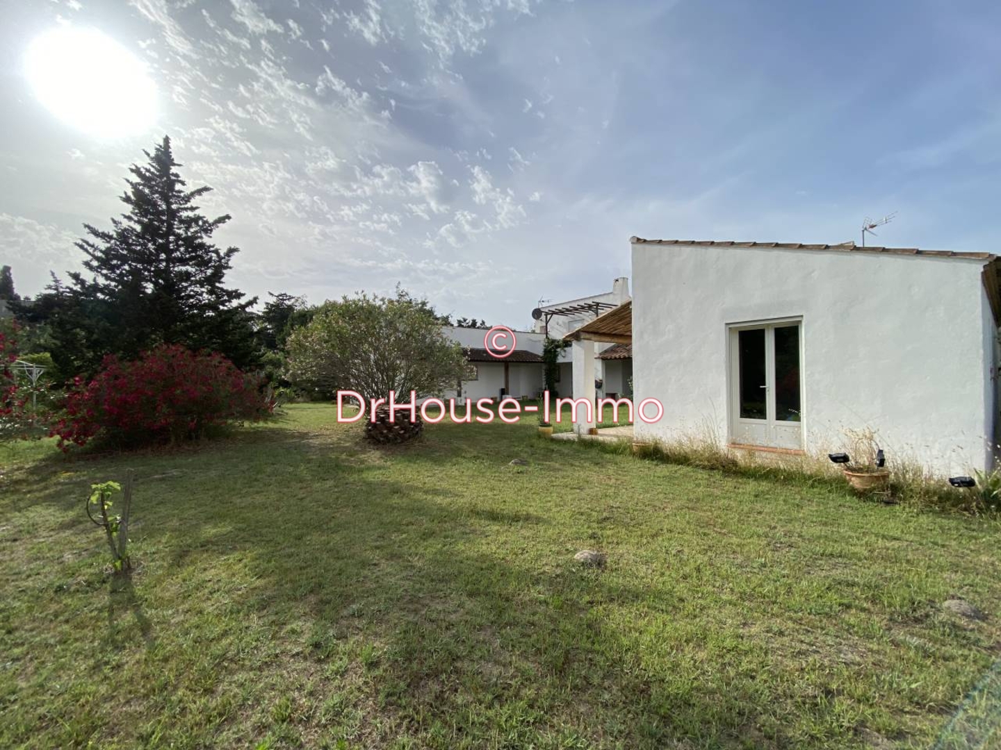 Photo 1 : Vente Maison 10 pièces Saintes-Maries-de-la-Mer 320 m²