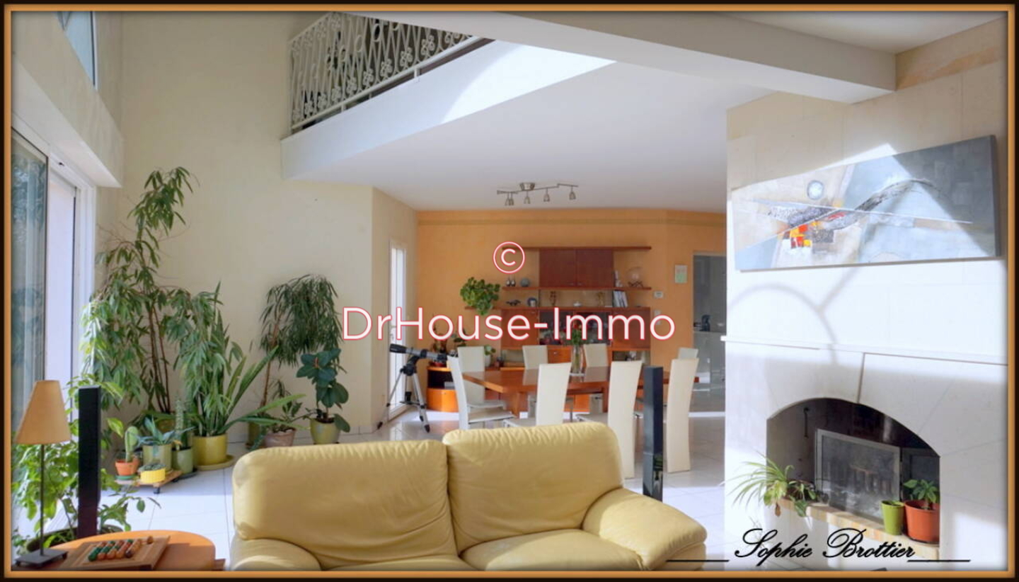 Photo 2 : Vente Maison 6 pièces Montreuil-Bonnin 220 m²