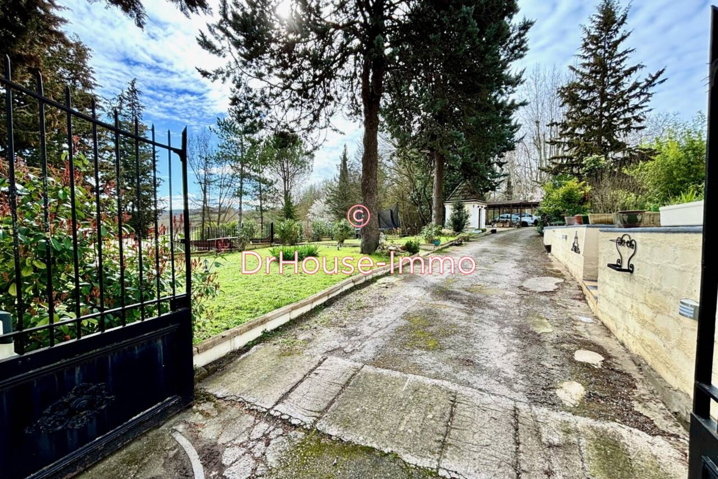 Photo 3 : Vente Maison 8 pièces Saint-Martin-de-Villereglan 203 m²