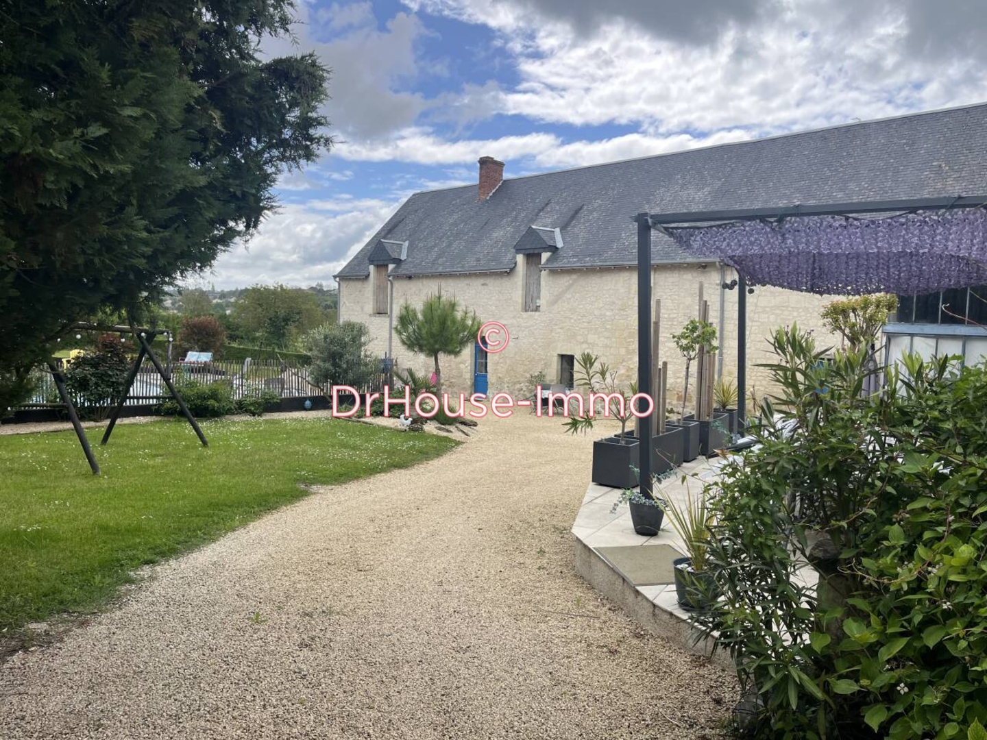 Photo 2 : Vente Maison 8 pièces Oyré 300 m²