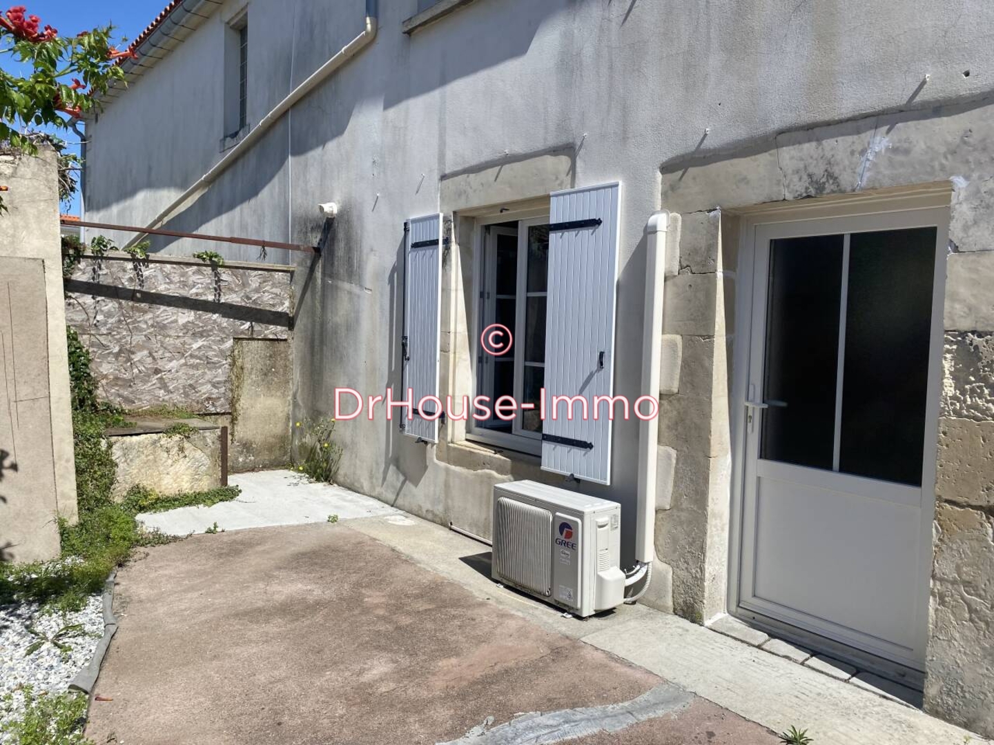 Photo 1 : Vente Immeuble 14 pièces La Rochelle 300 m²