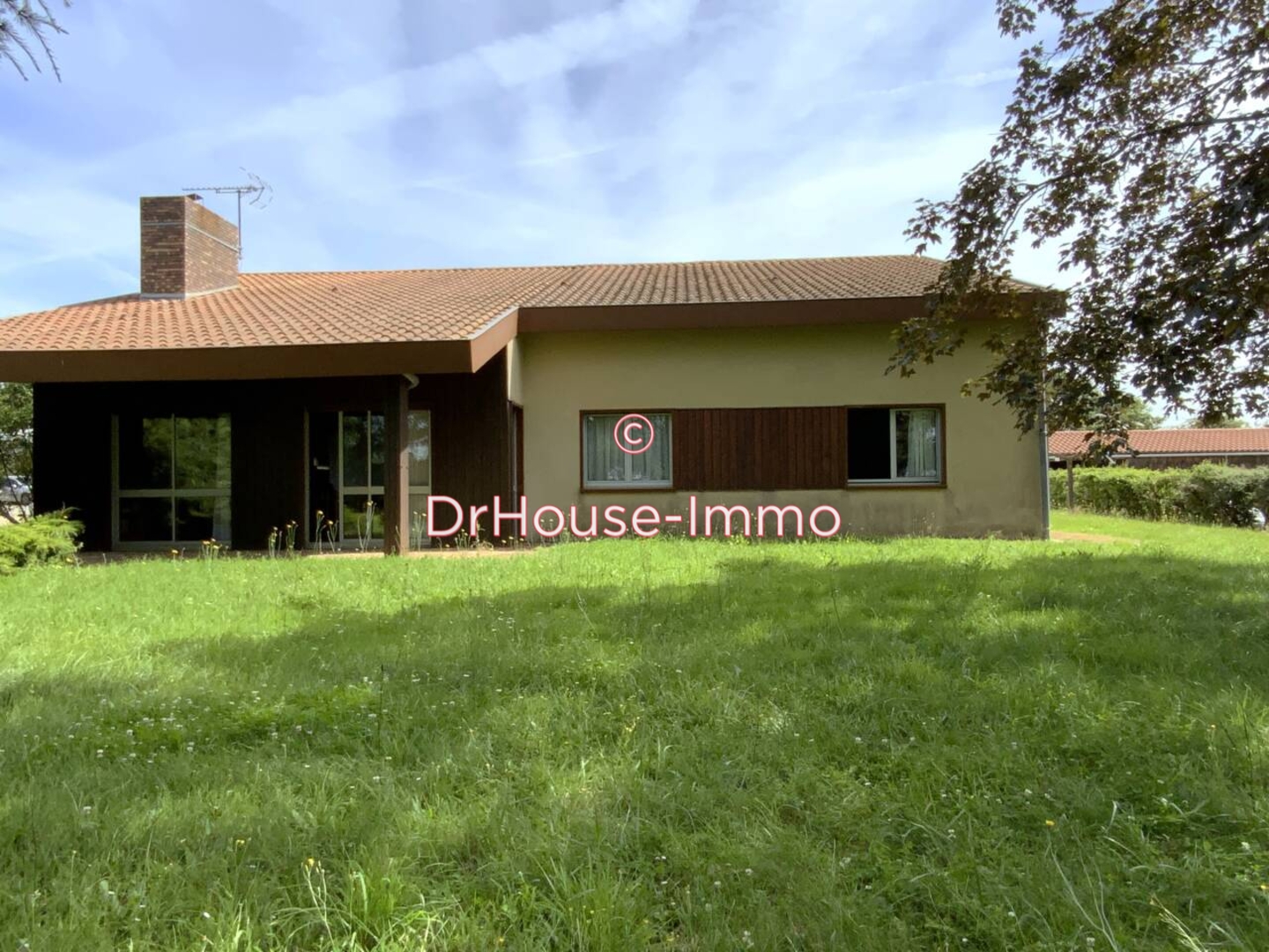 Photo 2 : Vente Maison 9 pièces Saint-Claud 264 m²
