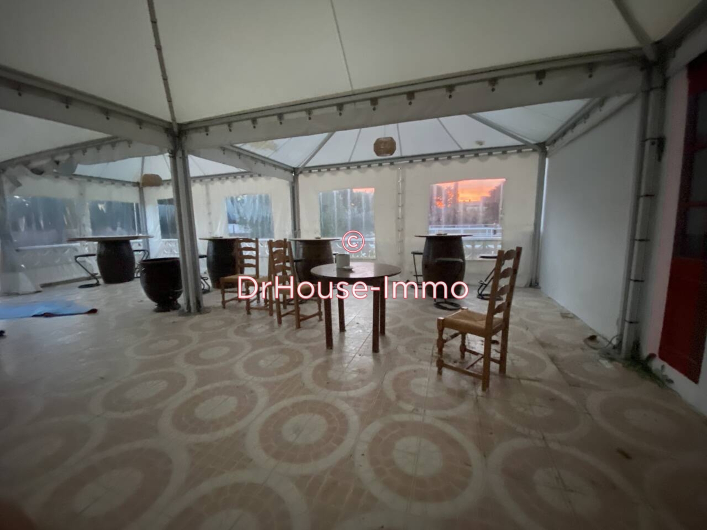 Photo 3 : Vente Commerce 3 pièces Aigues-Mortes 185 m²