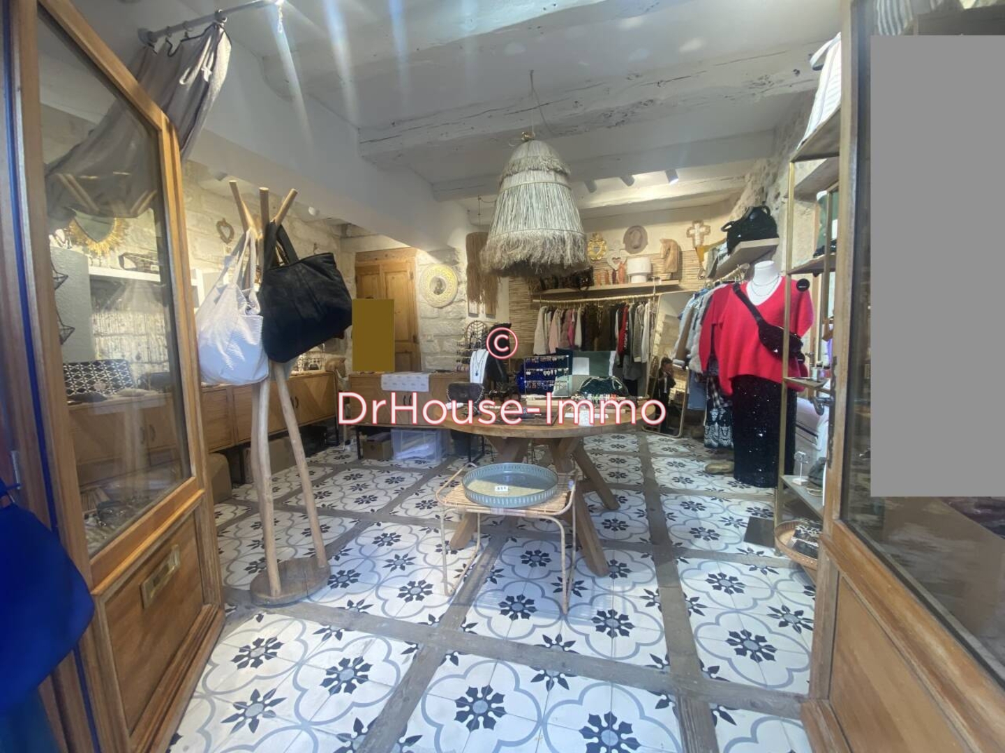 Photo 1 : Vente Commerce 1 pièce Saint-Laurent-d'Aigouze 24 m²