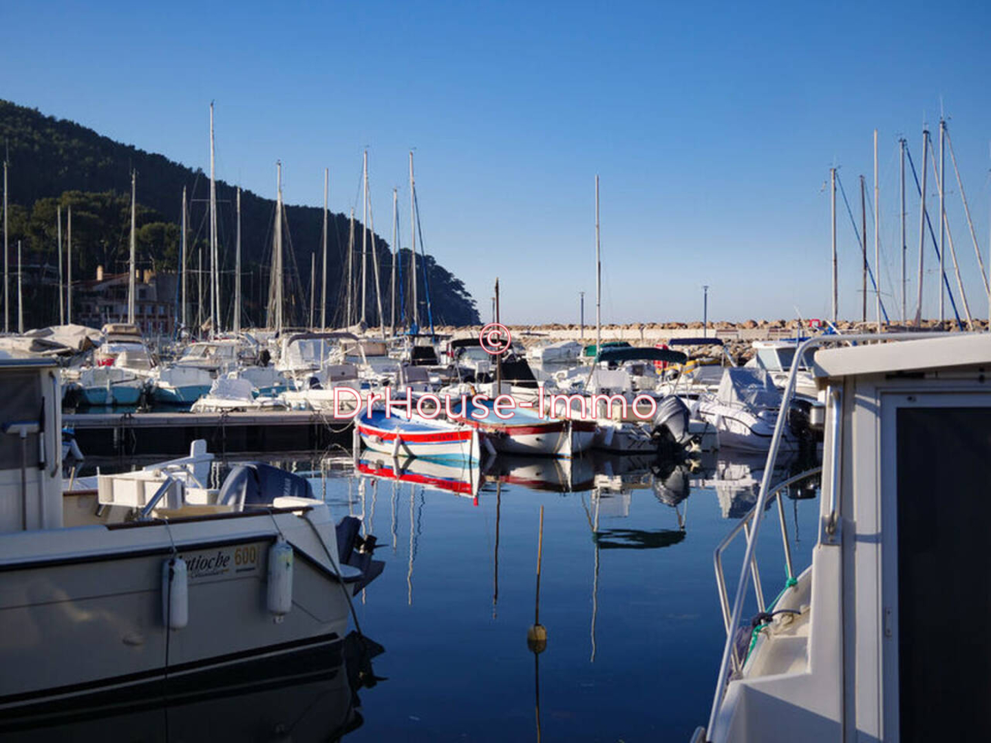 Photo 1 : Vente Maison 5 pièces Saint-Cyr-sur-Mer 150 m²
