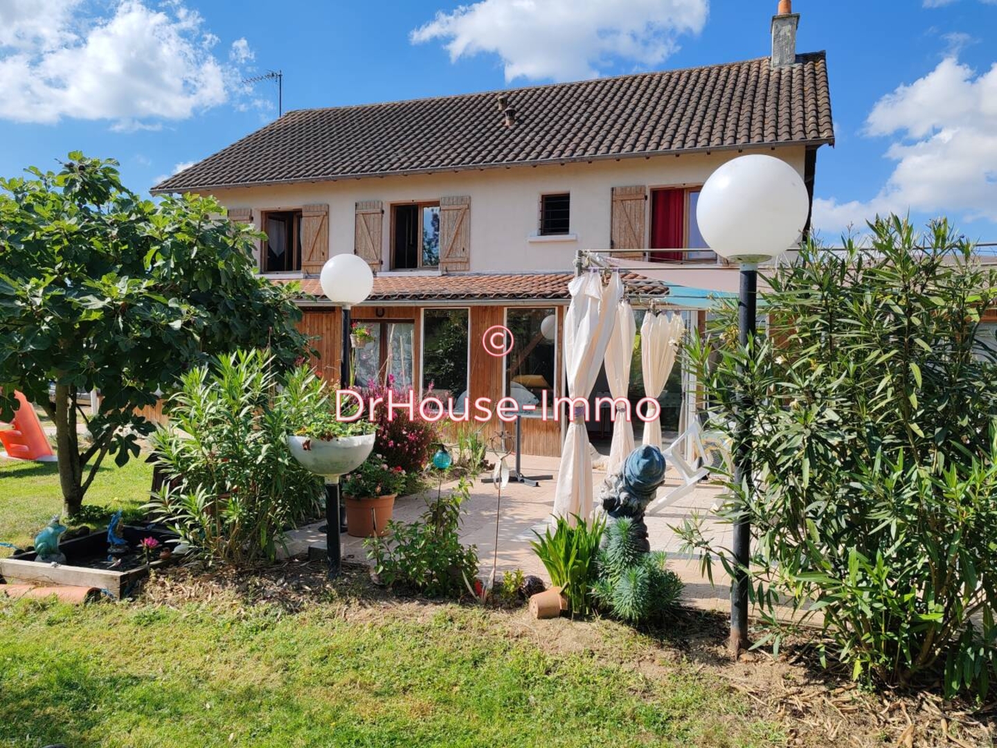 Photo 2 : Vente Maison 5 pièces Dangé-Saint-Romain 106 m²