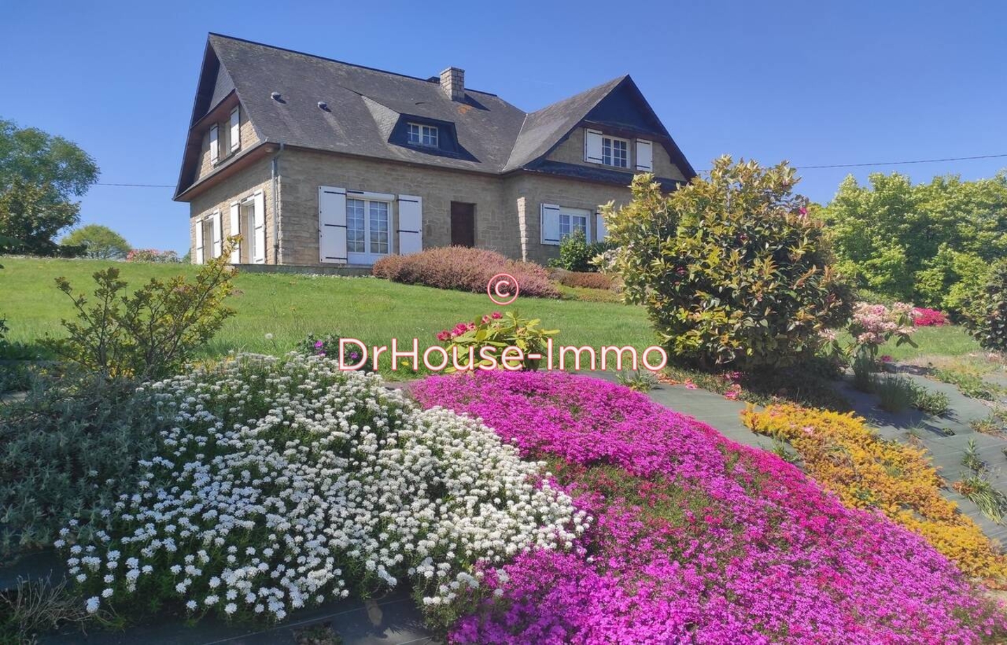 Photo 1 : Vente Maison 7 pièces Saint-Georges-Buttavent 150 m²
