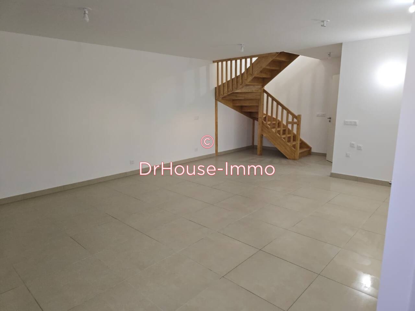 Photo 2 : Vente Appartement 3 pièces La Crau 75 m²