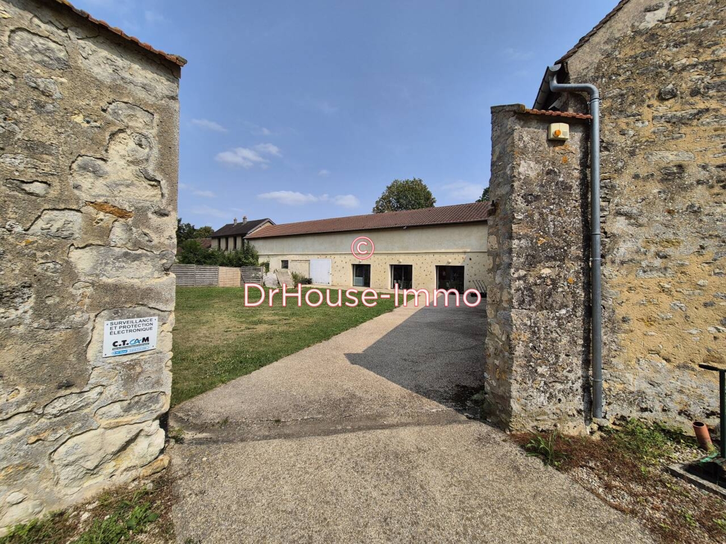 Photo 1 : Vente Autre 10 pièces Maudétour-en-Vexin 500 m²