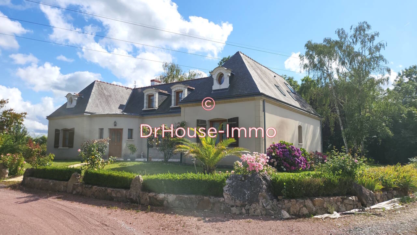Photo 2 : Vente Maison 10 pièces Chemillé-en-Anjou 302 m²