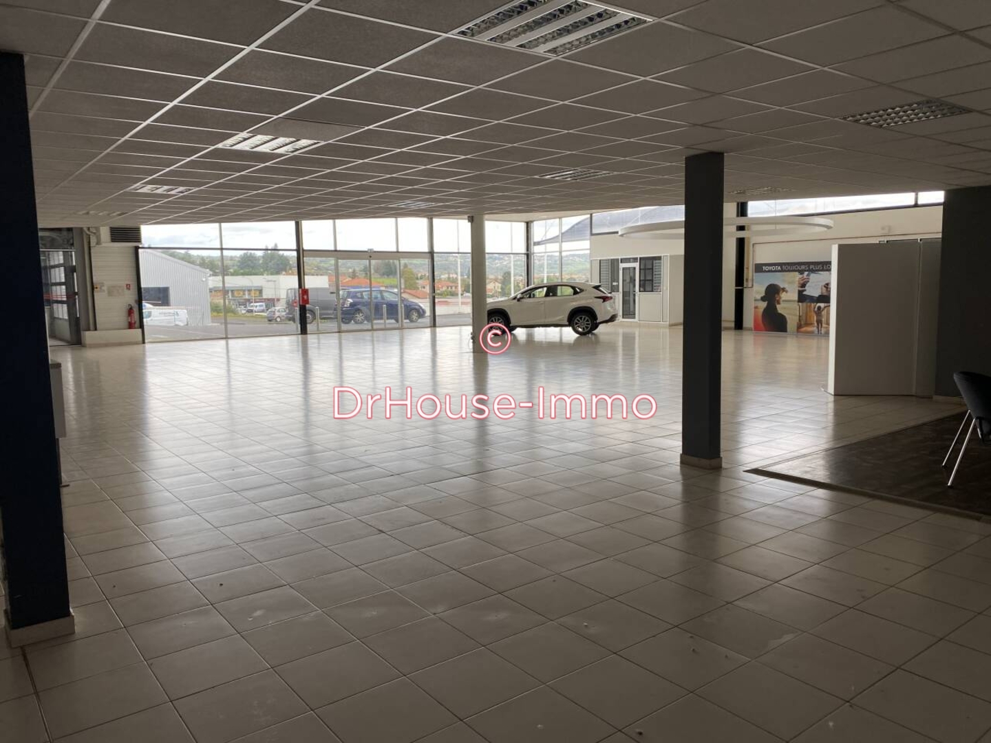 Photo 1 : Vente Commerce 15 pièces Brives-Charensac 3500 m²