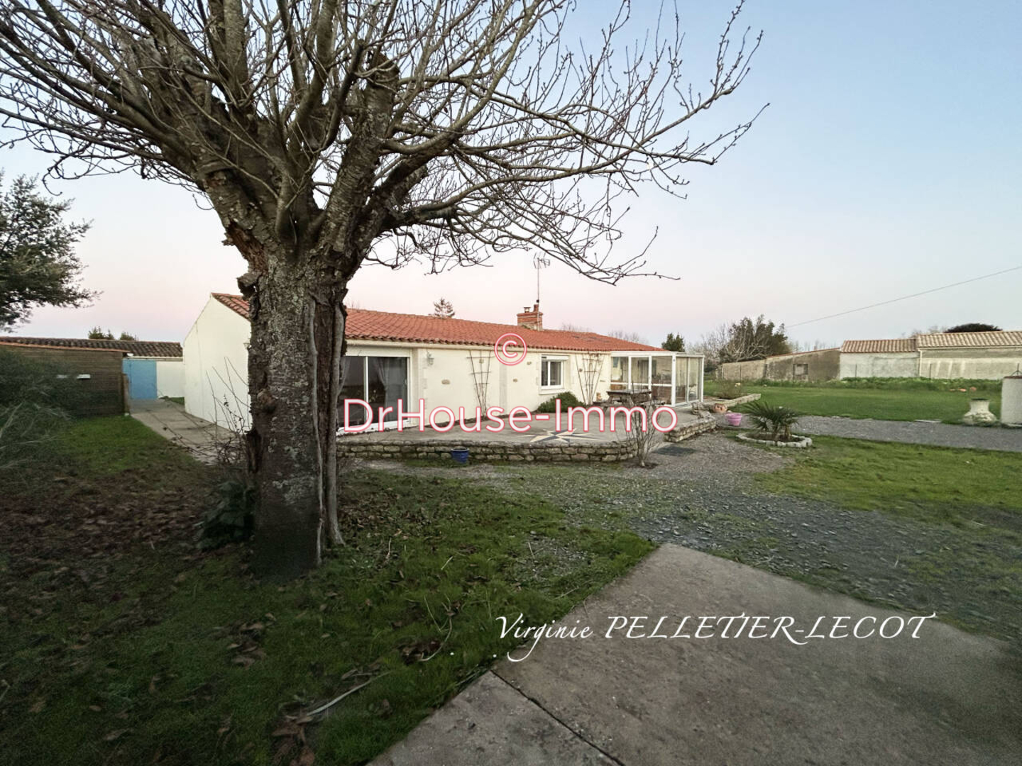 Photo 1 : Vente Maison 3 pièces Vouillé-les-Marais 111 m²