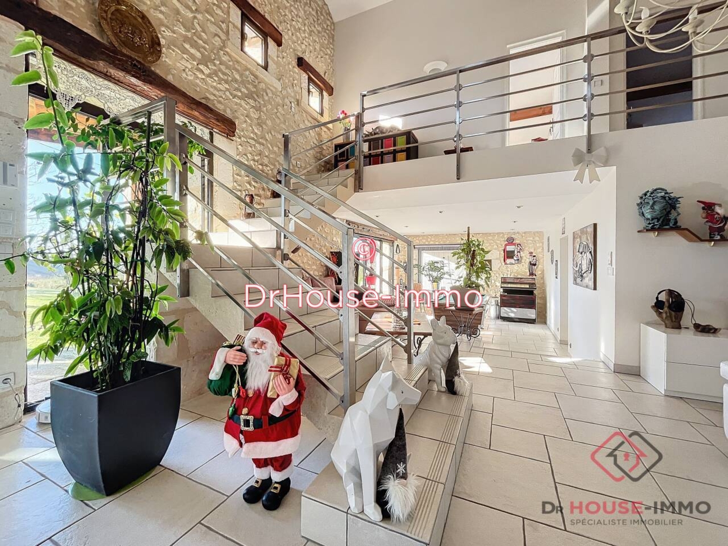 Photo 3 : Vente Maison 7 pièces Saint-Germain-du-Salembre 300 m²