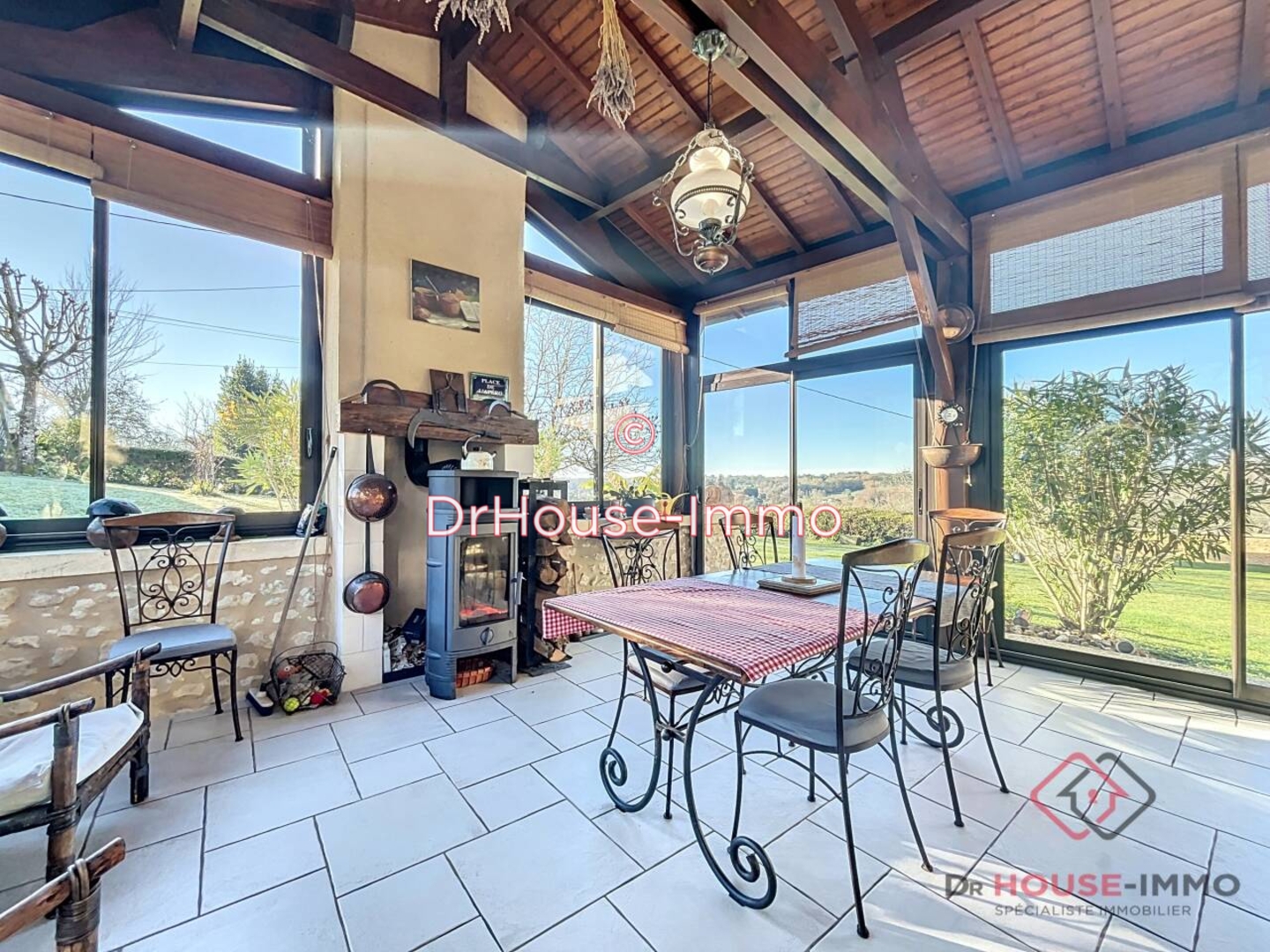 Photo 2 : Vente Maison 7 pièces Saint-Germain-du-Salembre 300 m²