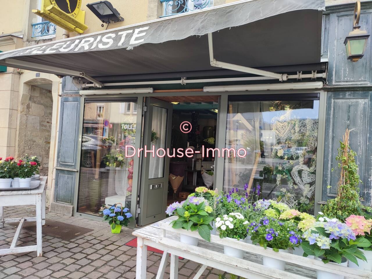 Photo 1 : Vente Commerce 2 pièces Douvres-la-Délivrande 62 m²